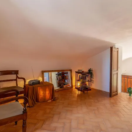 Valentia Apartment *